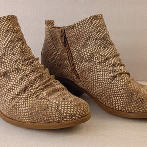 BareTrap Women’s Ankle Boots Size 8M Side Zip Tan Snakeskin Print Pre-owned